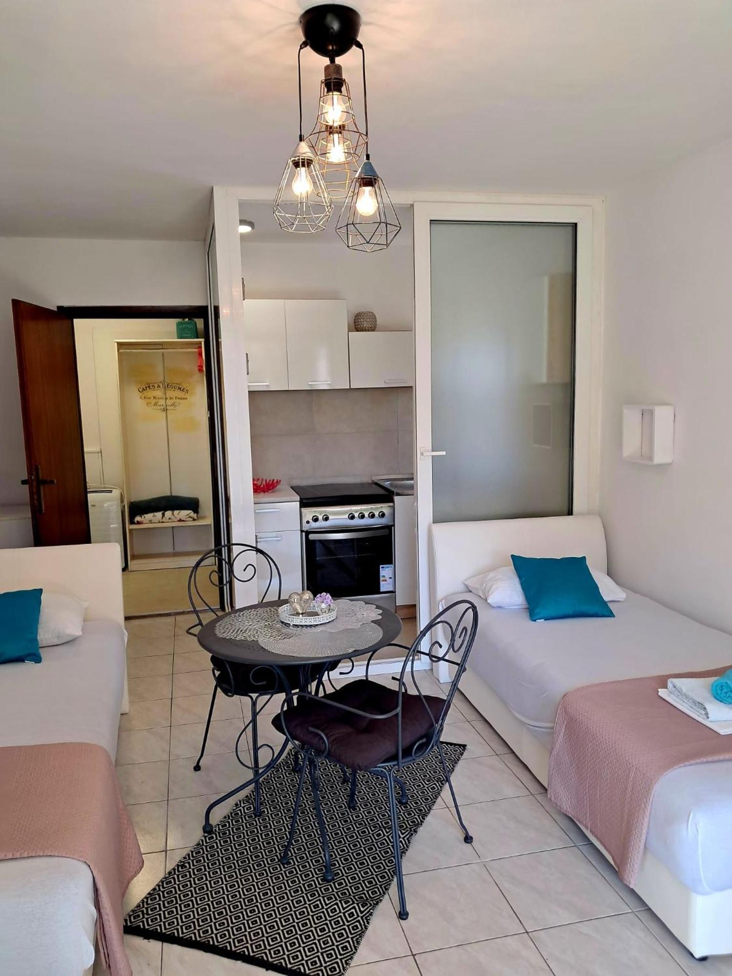 Apartmani Jessica Novalja Bagian luar foto